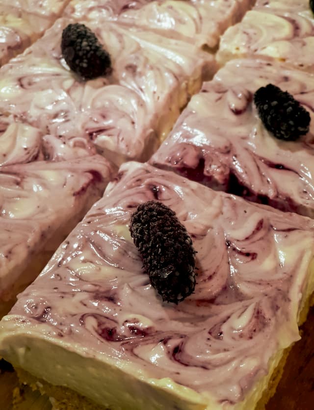 Mulberry cheesecake, with fresh mulberries on top.